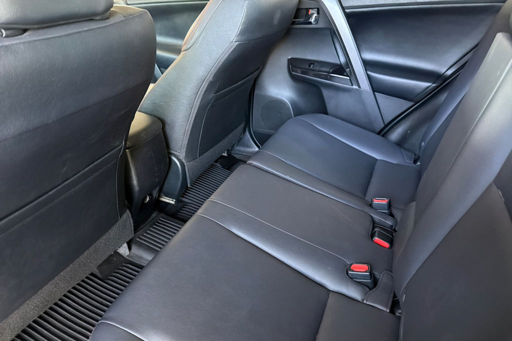 Thumbnail: 2018 Toyota RAV4 - 10
