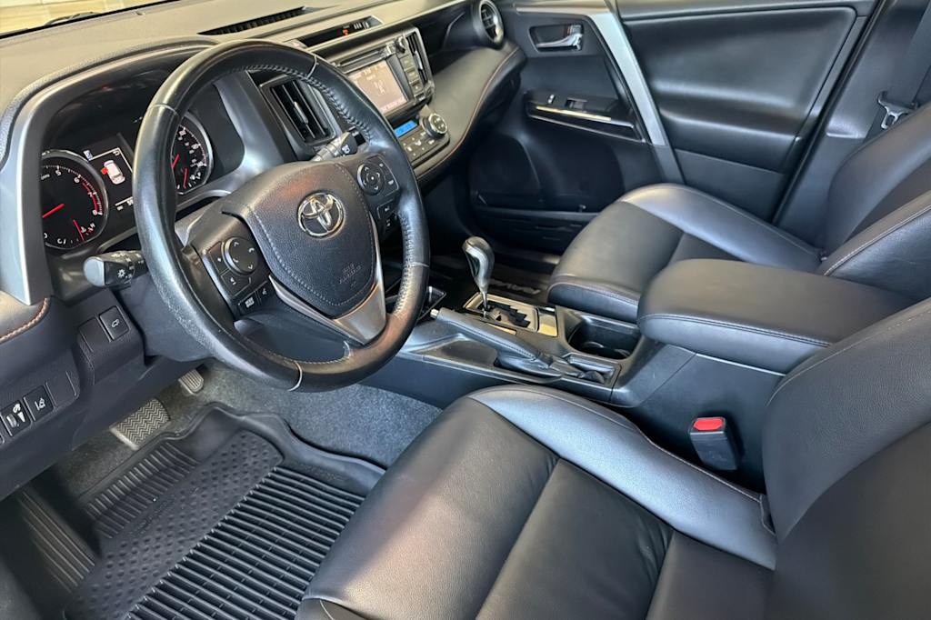 Thumbnail: 2018 Toyota RAV4 - 9
