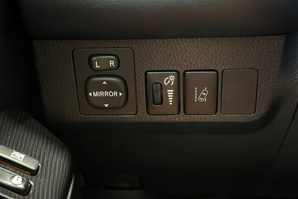 Thumbnail: 2018 Toyota RAV4 - 32