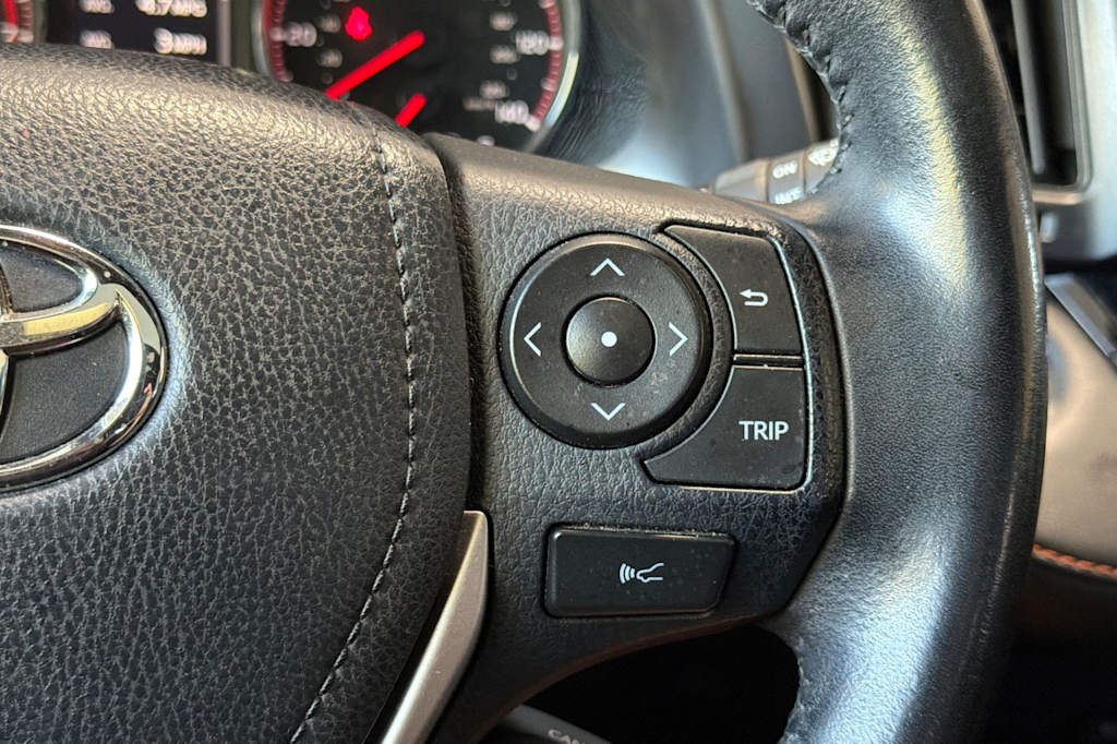 Thumbnail: 2018 Toyota RAV4 - 30