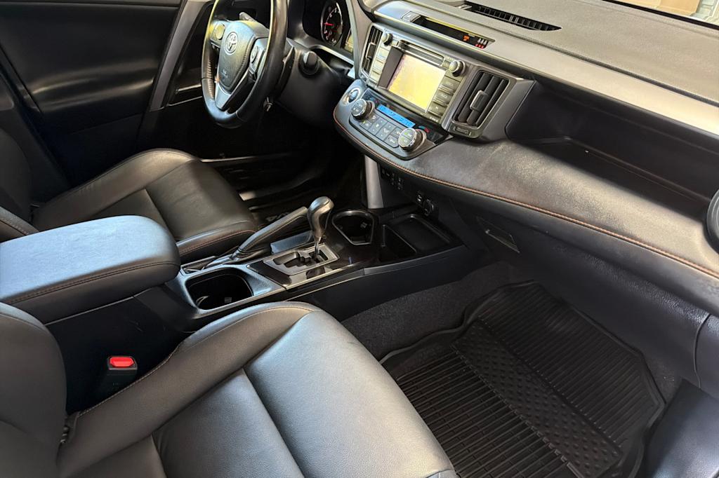 Thumbnail: 2018 Toyota RAV4 - 12