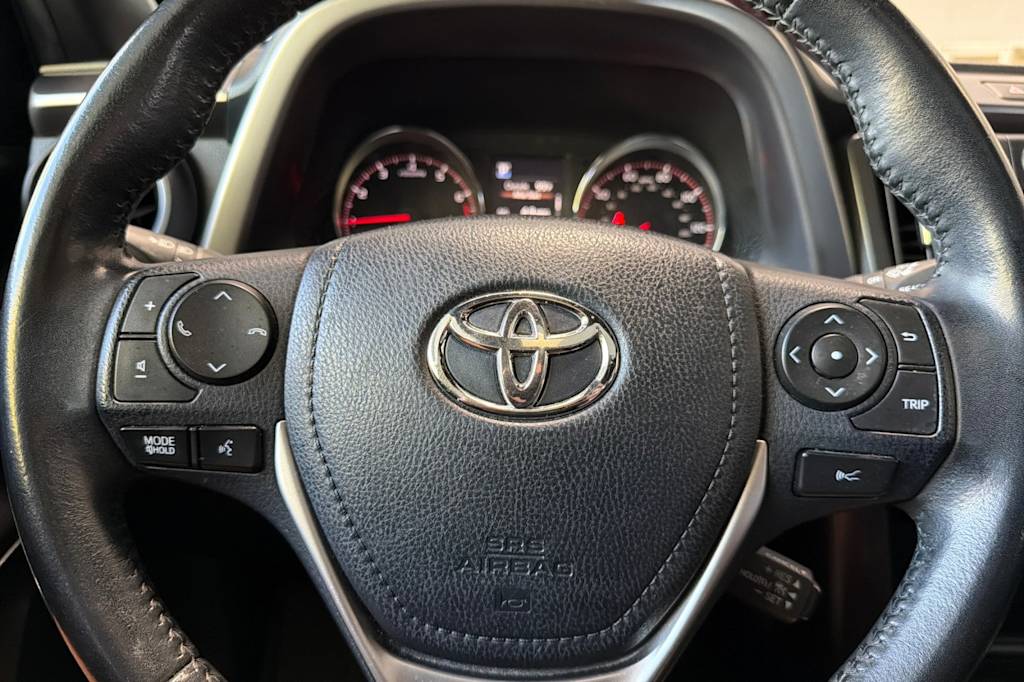 Thumbnail: 2018 Toyota RAV4 - 28