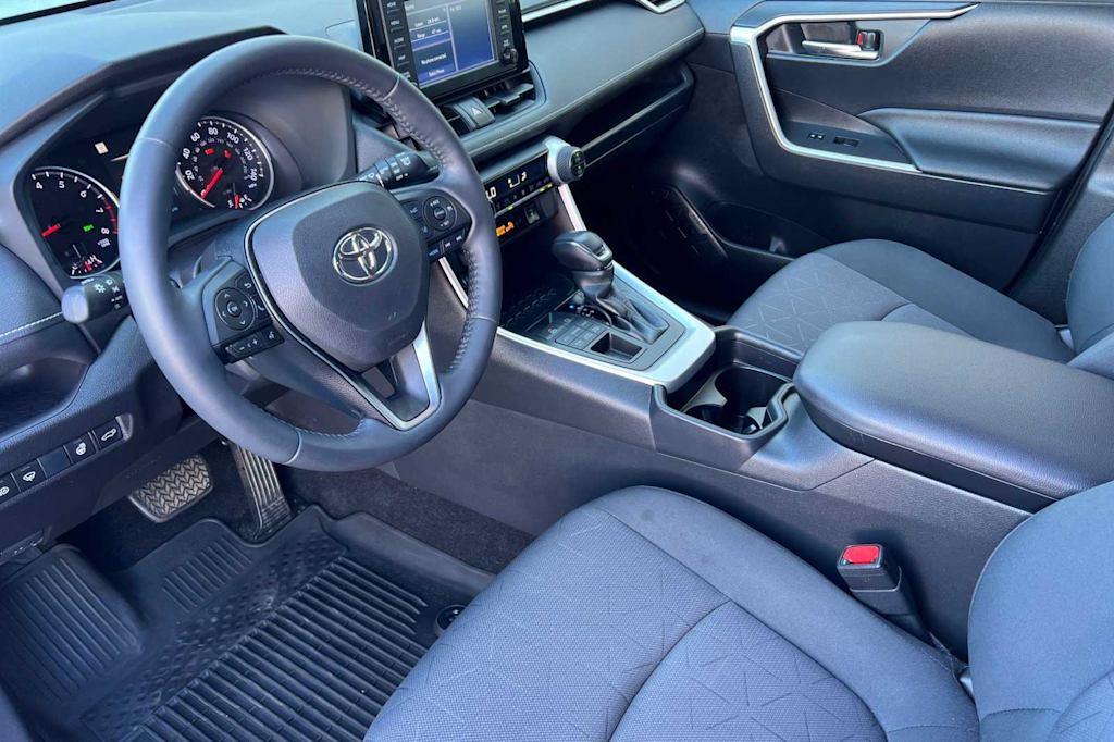 2019 Toyota RAV4 XLE 8