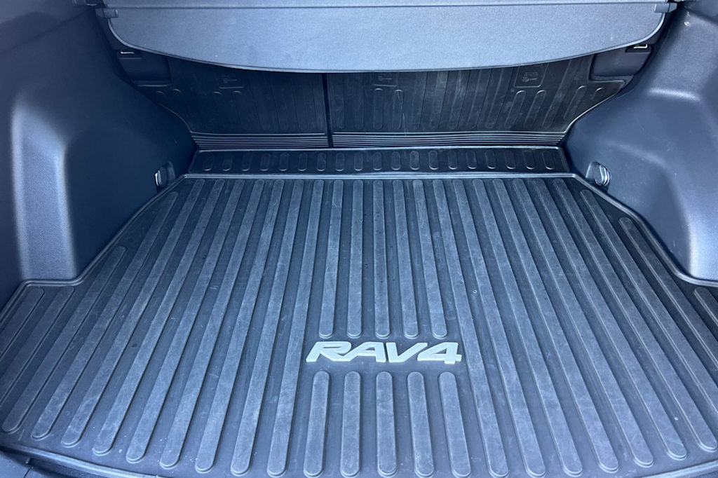 2019 Toyota RAV4 XLE 14