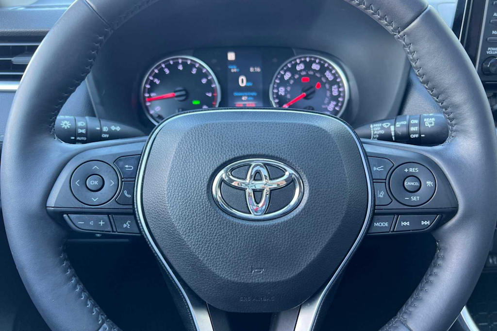 2019 Toyota RAV4 XLE 27