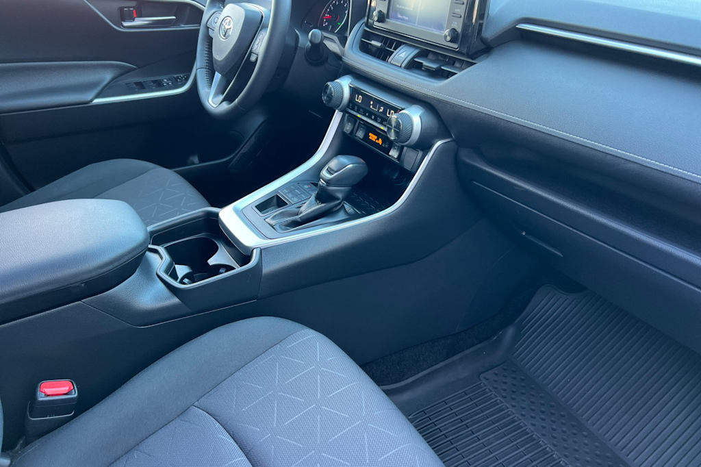 2019 Toyota RAV4 XLE 11