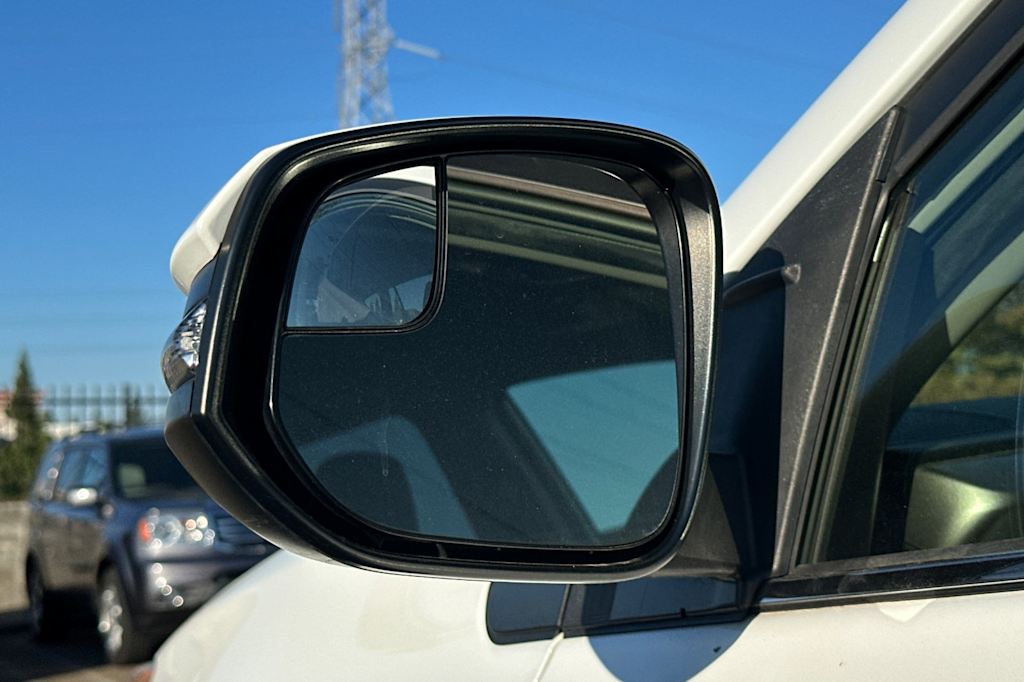 Thumbnail: 2017 Toyota RAV4 - 21