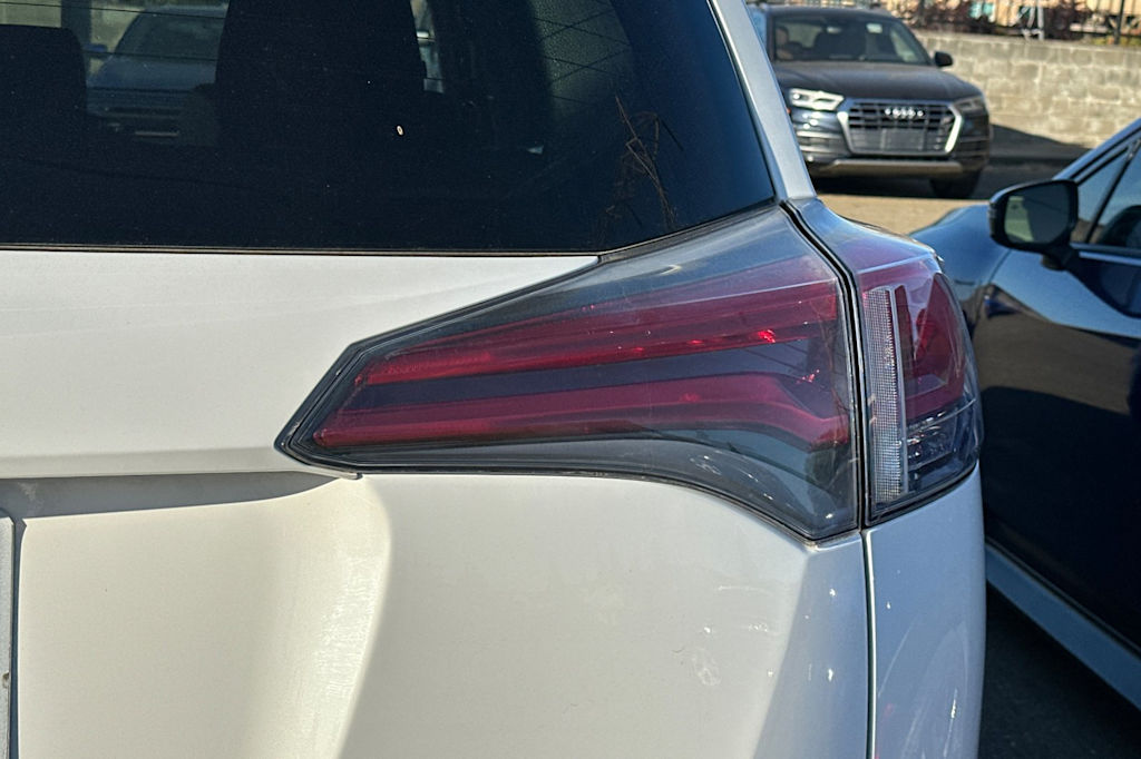 Thumbnail: 2017 Toyota RAV4 - 18