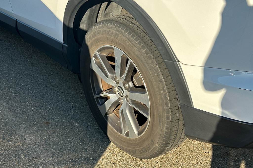Thumbnail: 2017 Toyota RAV4 - 19