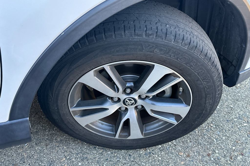 Thumbnail: 2017 Toyota RAV4 - 6