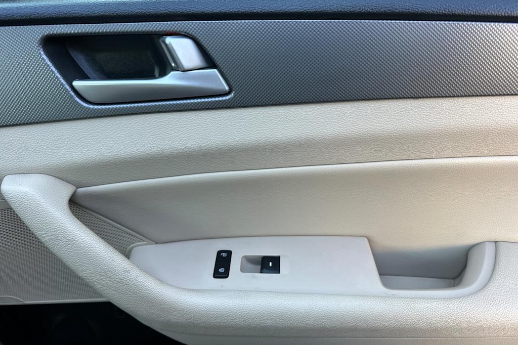 Thumbnail: 2016 Hyundai Sonata - 22