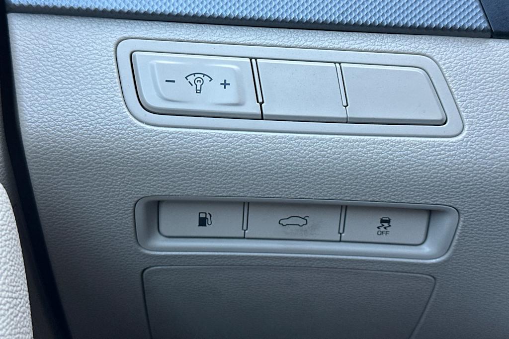 Thumbnail: 2016 Hyundai Sonata - 29