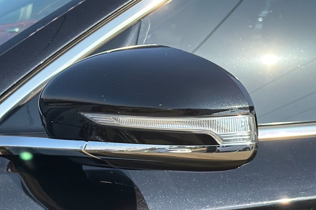 Thumbnail: 2021 Genesis G70 - 21