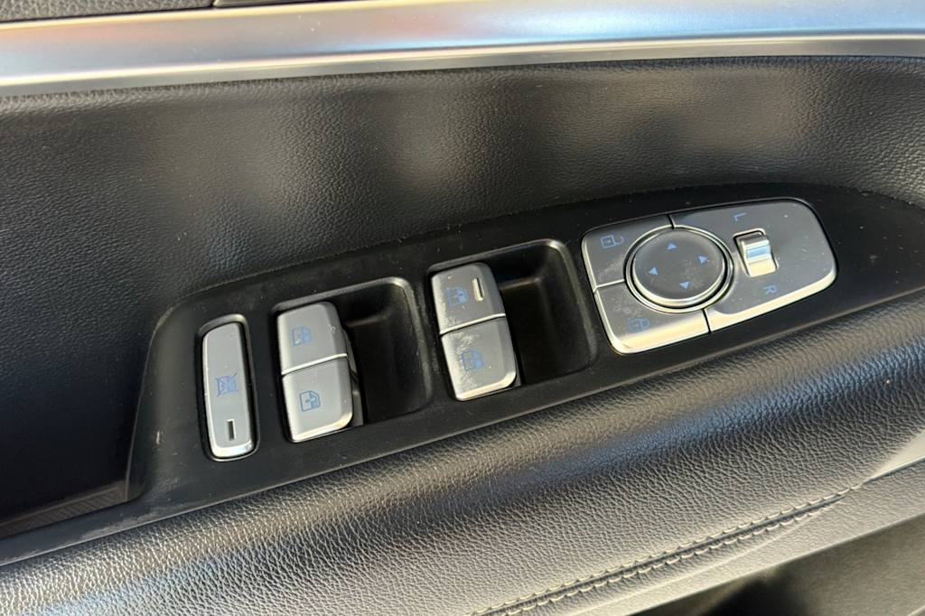 Thumbnail: 2021 Genesis G70 - 21
