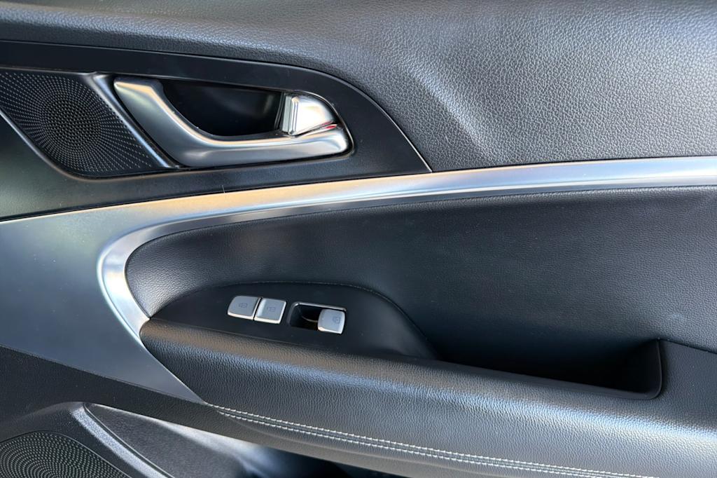 Thumbnail: 2021 Genesis G70 - 23