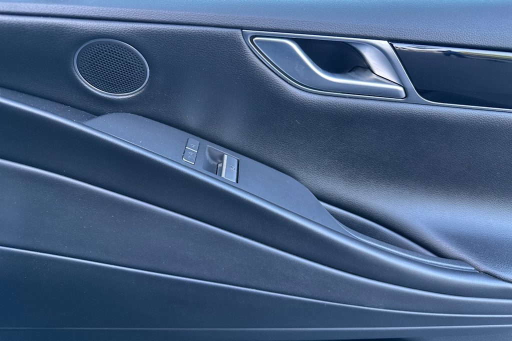 Thumbnail: 2021 Genesis G80 - 22
