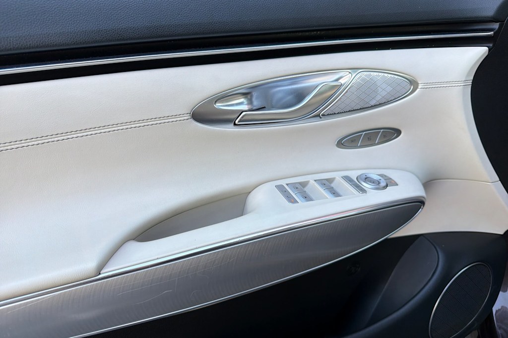 Thumbnail: 2023 Genesis GV70 - 20