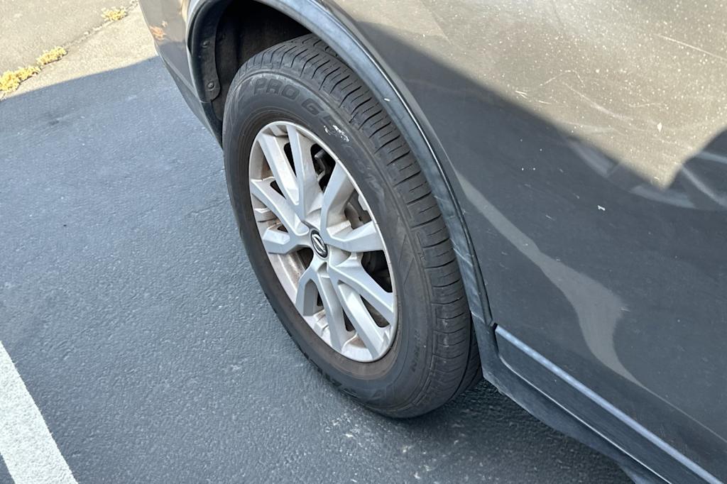 2018 Nissan Rogue SV 16