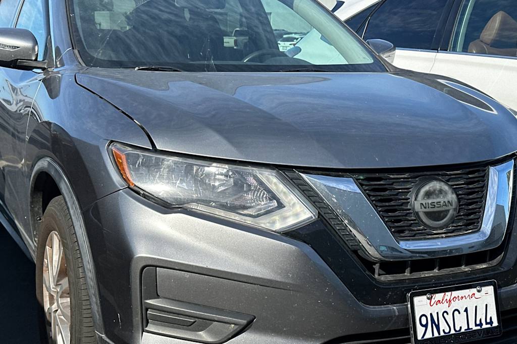 2018 Nissan Rogue SV 11