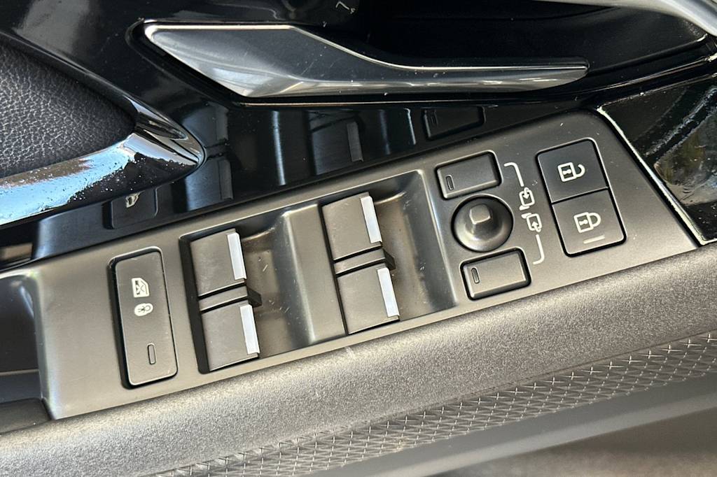 Thumbnail: 2023 Land Rover Range Rover Evoque - 23
