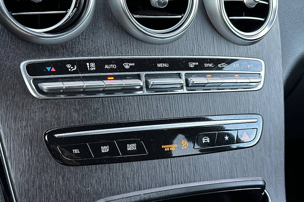 Thumbnail: 2022 Mercedes-Benz GLC - 28