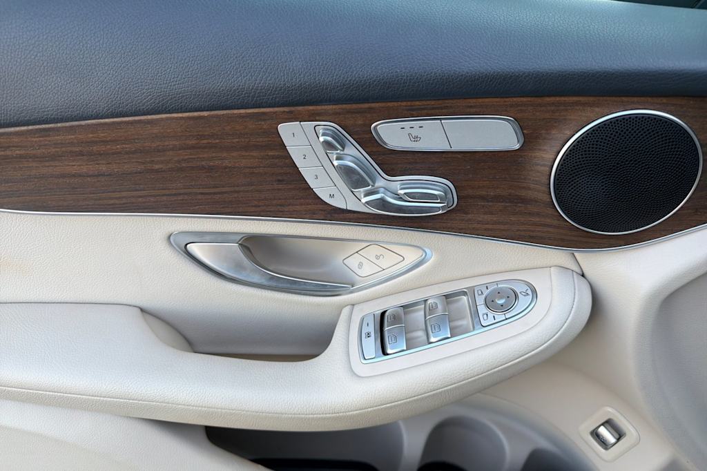 Thumbnail: 2022 Mercedes-Benz GLC - 22