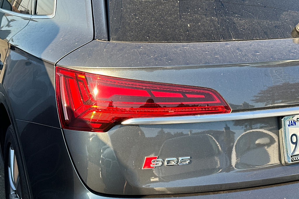 Thumbnail: 2022 Audi SQ5 - 16