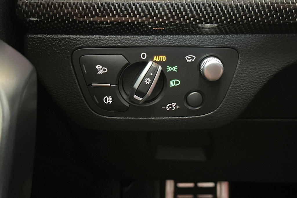 Thumbnail: 2018 Audi SQ5 - 34