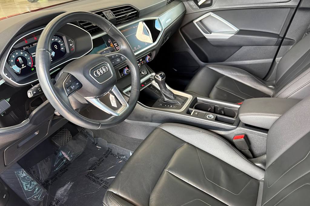 Thumbnail: 2025 Audi Q3 - 9