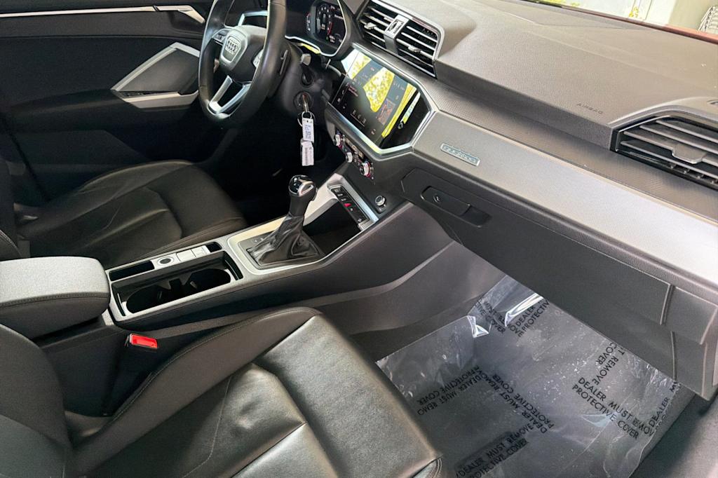 Thumbnail: 2025 Audi Q3 - 12