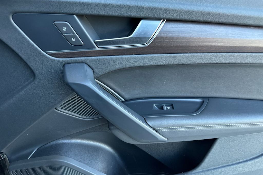 Thumbnail: 2023 Audi Q5 - 25