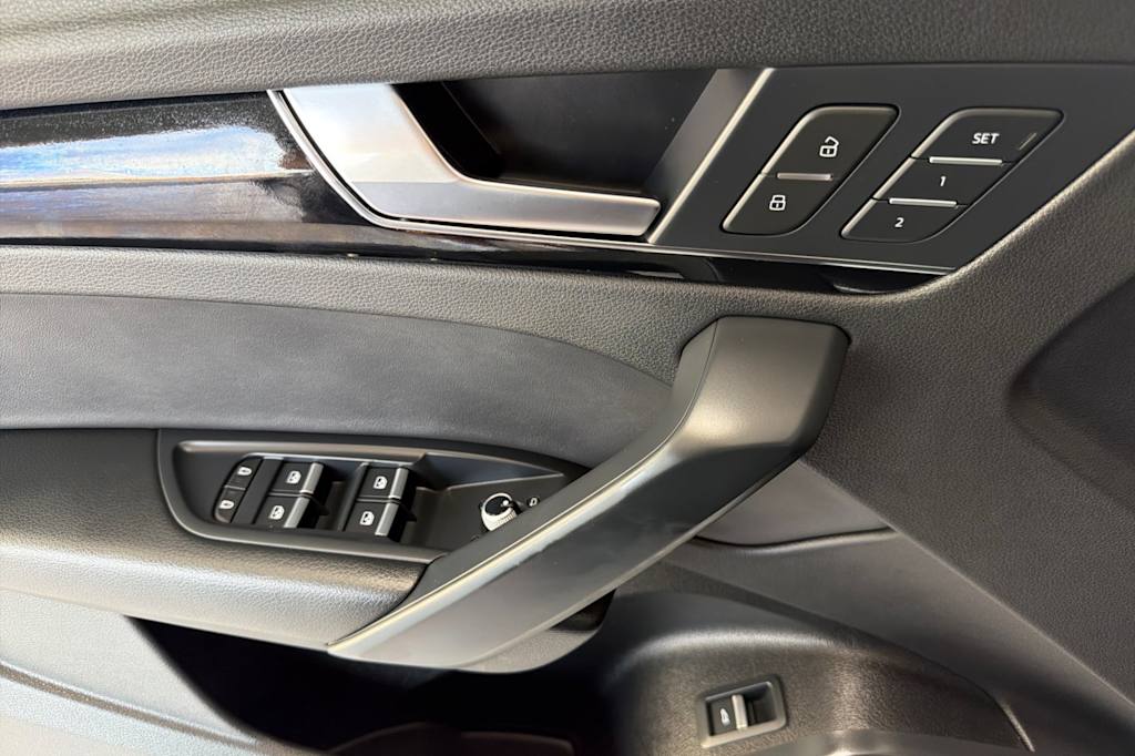 Thumbnail: 2023 Audi Q5 - 21