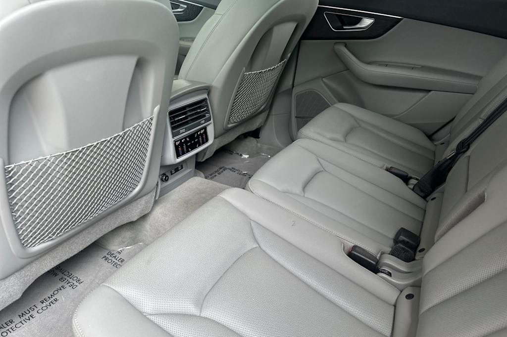 Thumbnail: 2021 Audi Q7 - 10