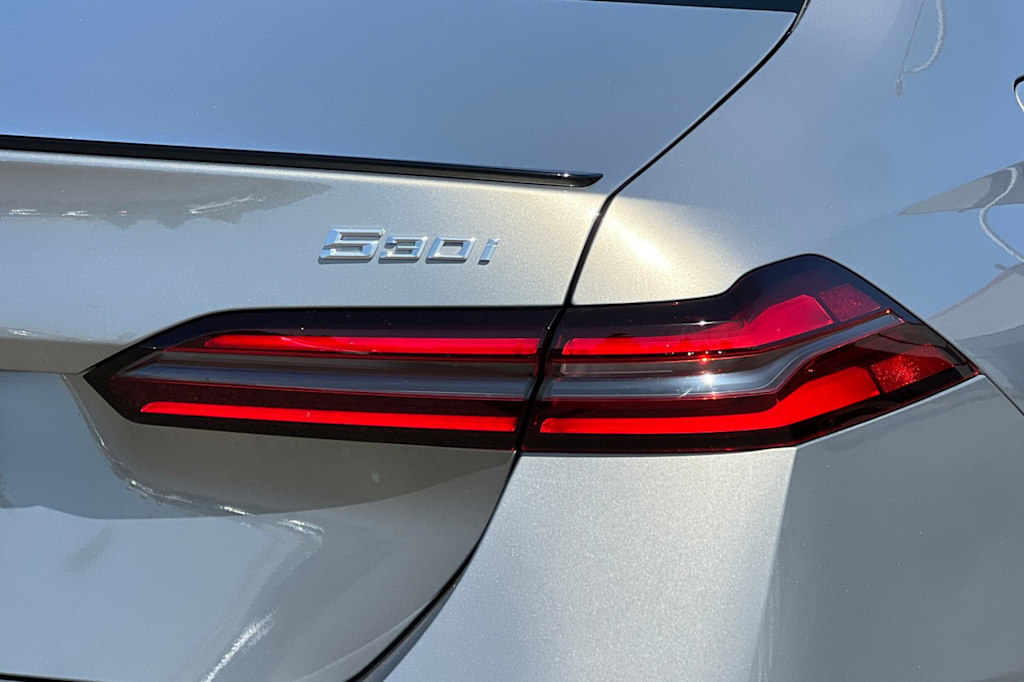 Thumbnail: 2024 BMW 5 Series - 32