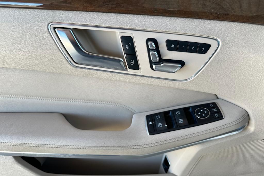 Thumbnail: 2016 Mercedes-Benz E-Class - 19