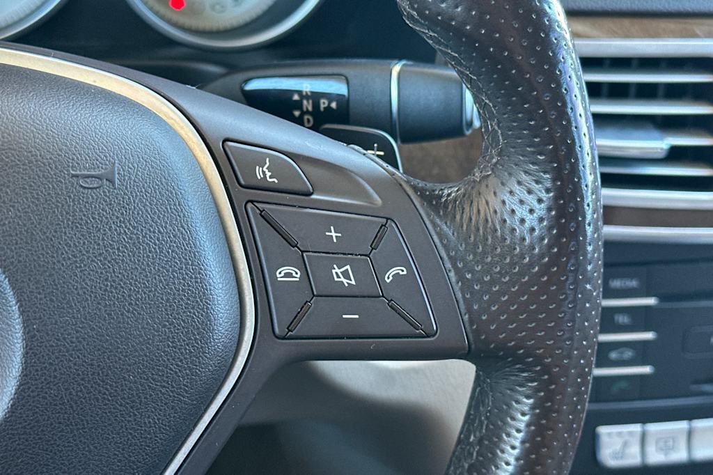 Thumbnail: 2016 Mercedes-Benz E-Class - 30