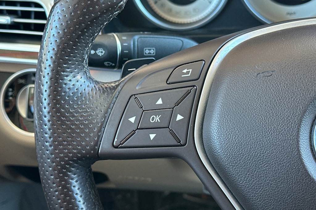 Thumbnail: 2016 Mercedes-Benz E-Class - 29