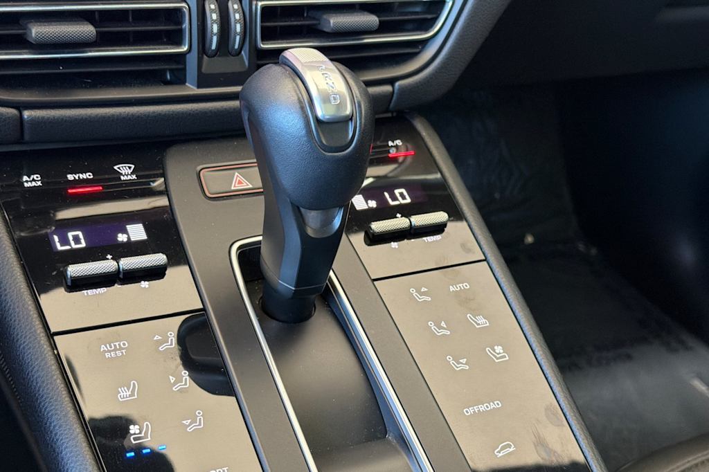 Thumbnail: 2022 Porsche Macan - 28
