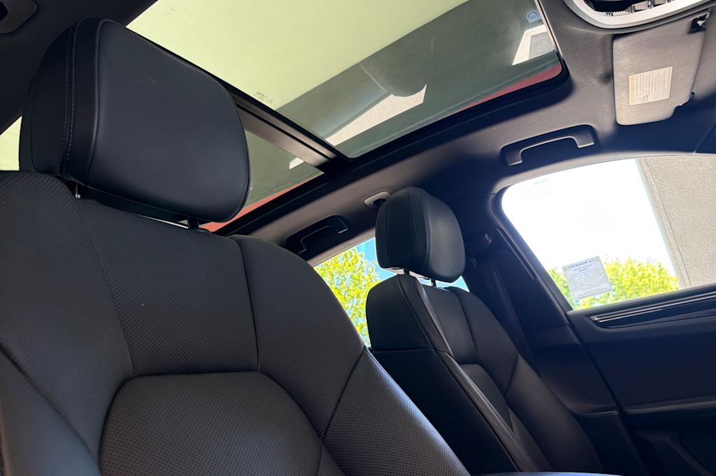 Thumbnail: 2022 Porsche Macan - 24