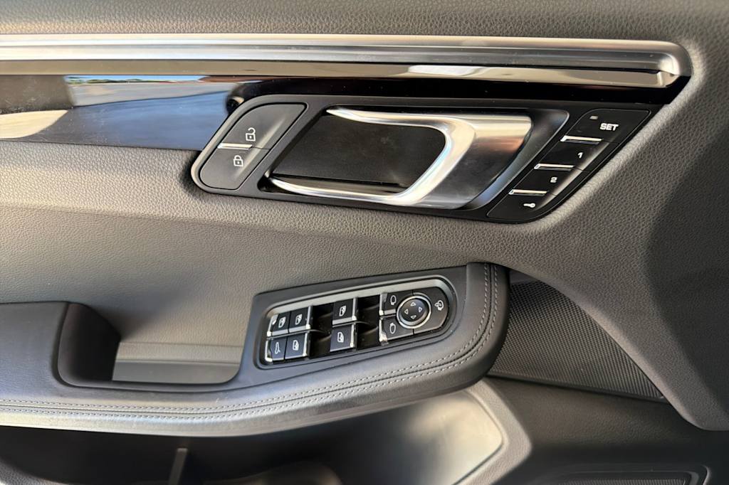 Thumbnail: 2022 Porsche Macan - 22