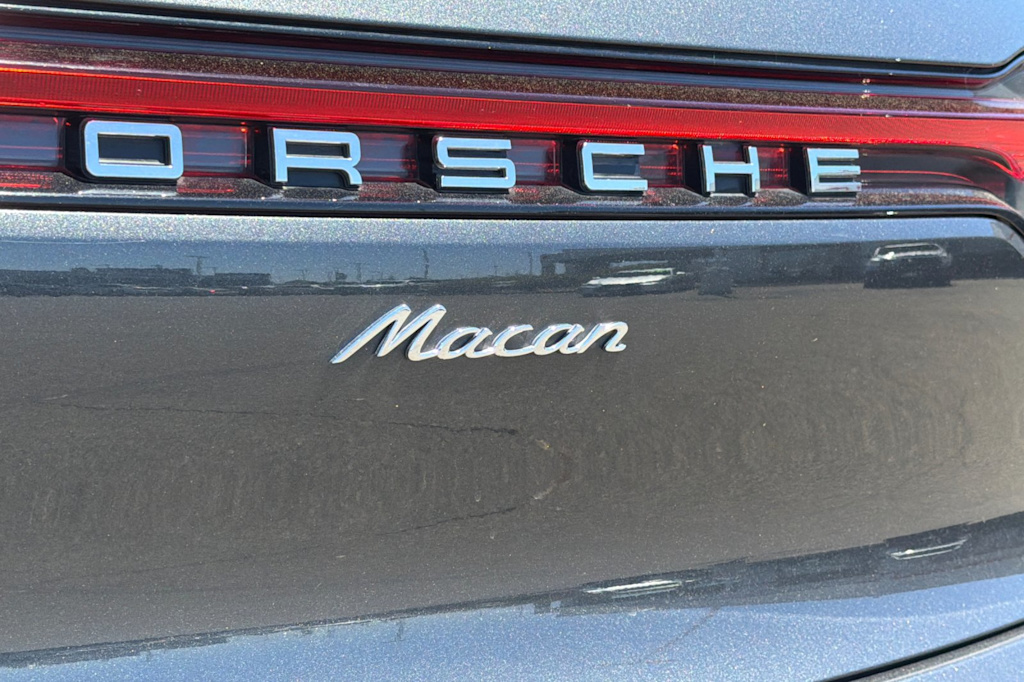 Thumbnail: 2022 Porsche Macan - 33