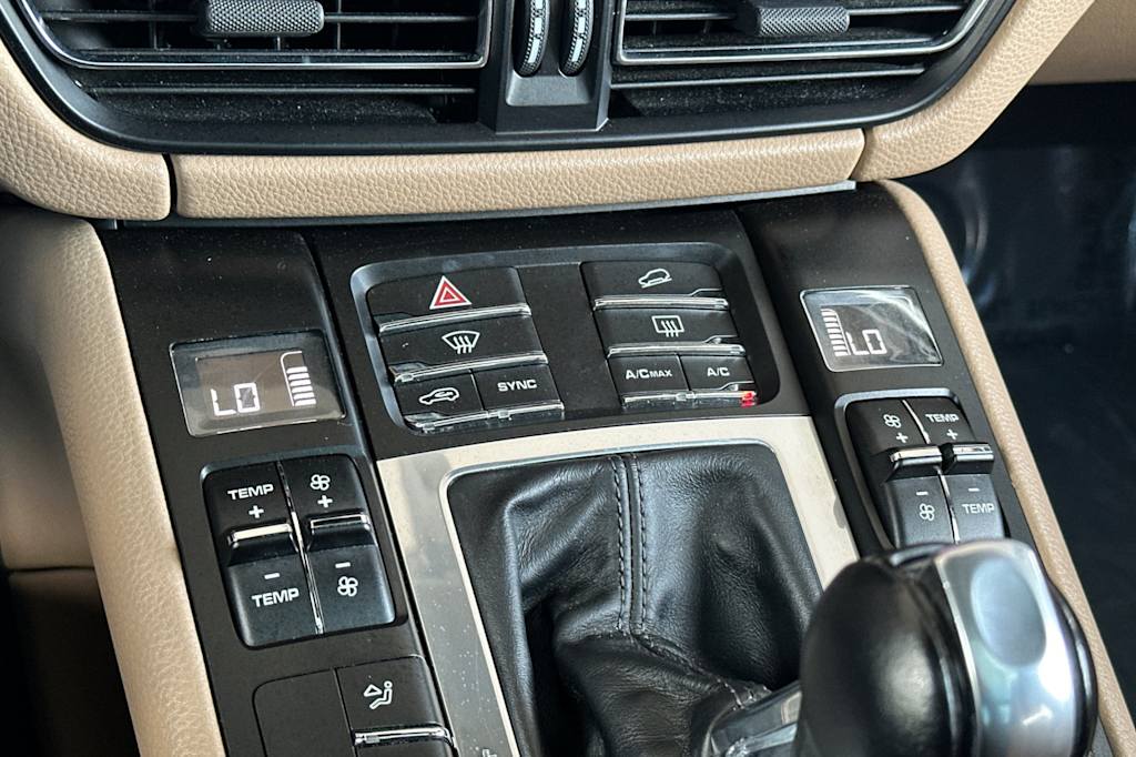 Thumbnail: 2020 Porsche Macan - 14