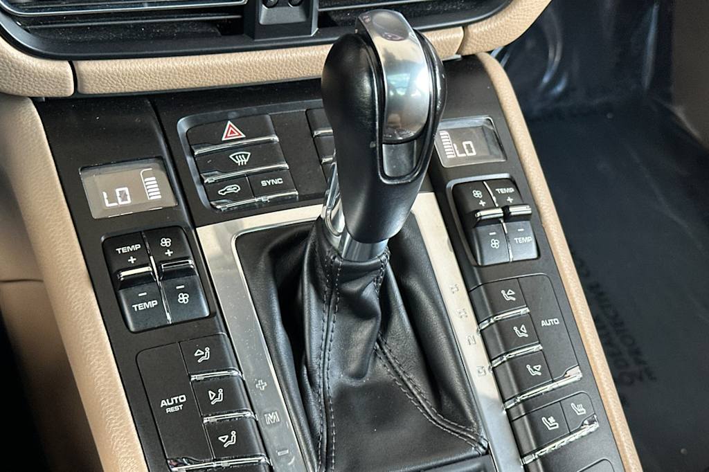 Thumbnail: 2020 Porsche Macan - 27