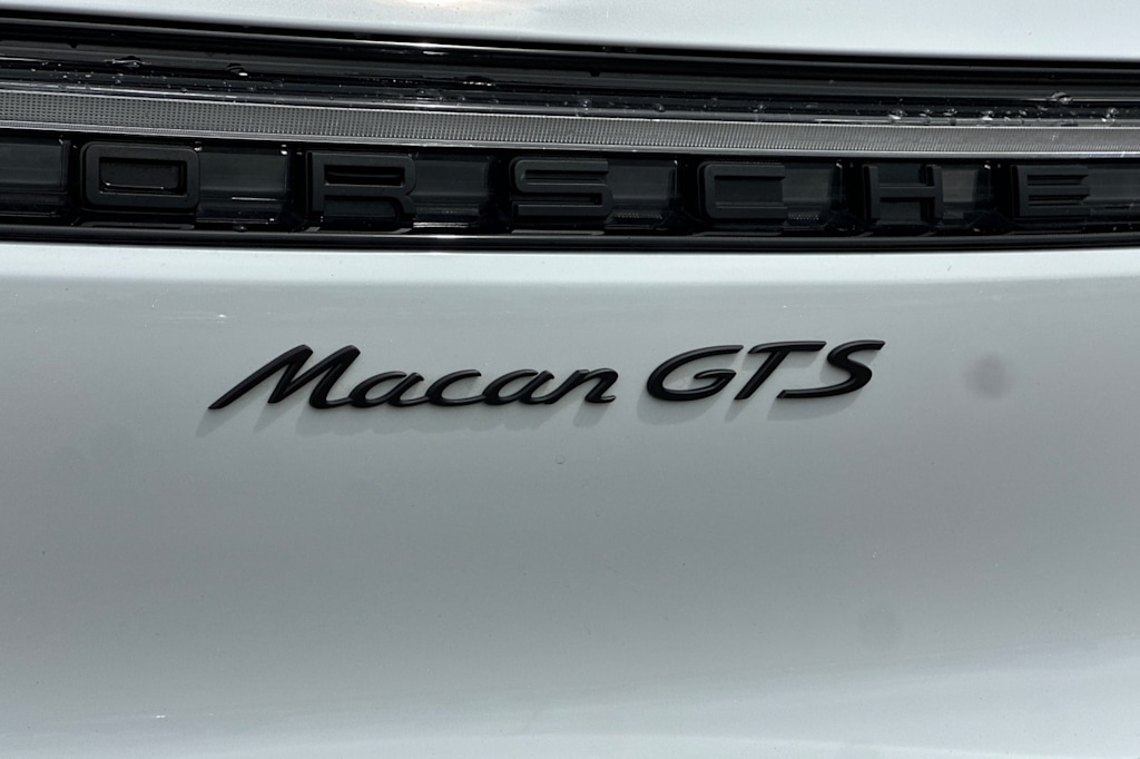 Thumbnail: 2023 Porsche Macan - 34