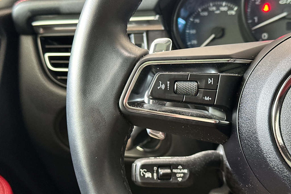 Thumbnail: 2023 Porsche Macan - 30
