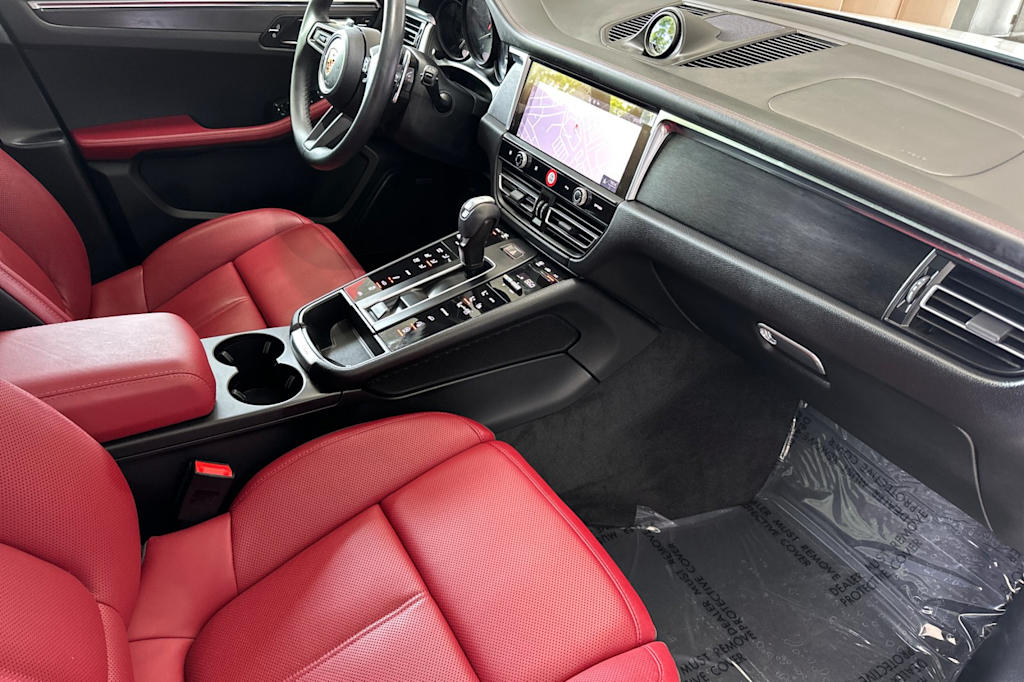 Thumbnail: 2023 Porsche Macan - 11