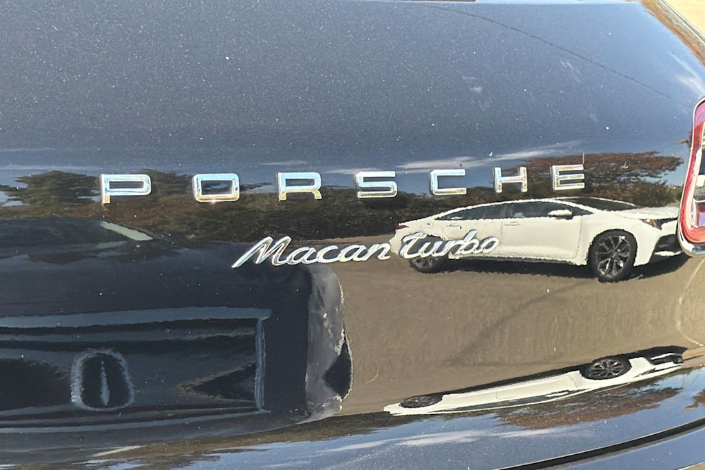 Thumbnail: 2015 Porsche Macan - 4