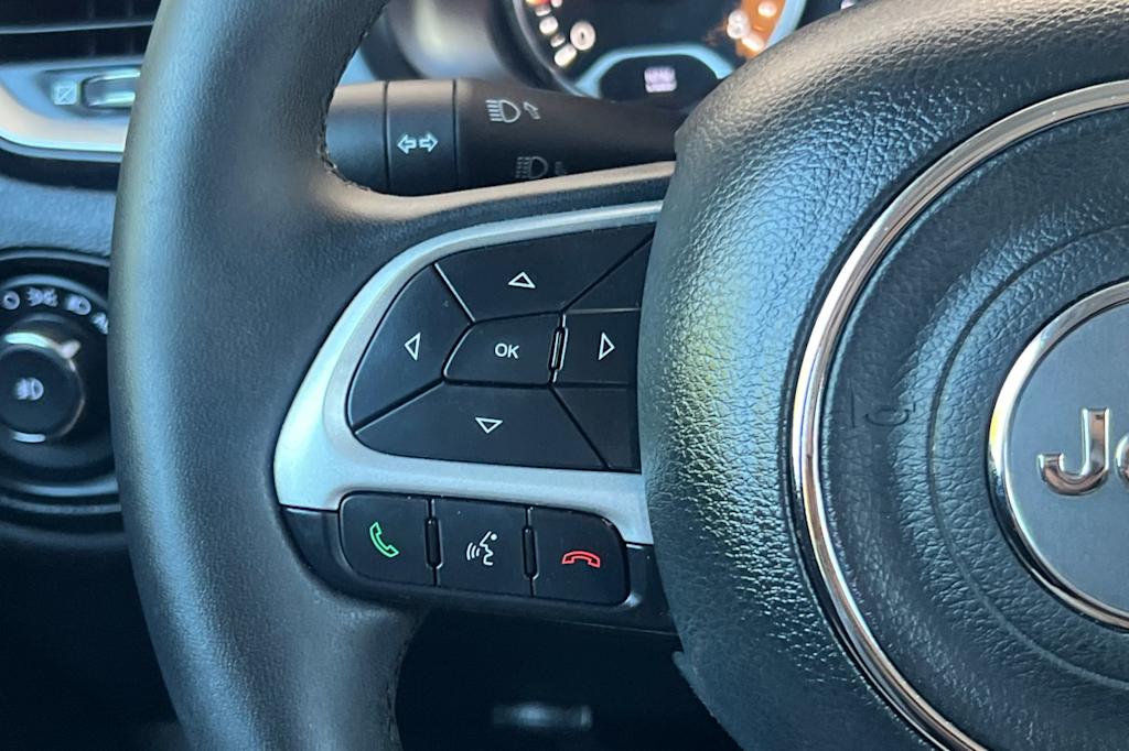 Thumbnail: 2018 Jeep Renegade - 29