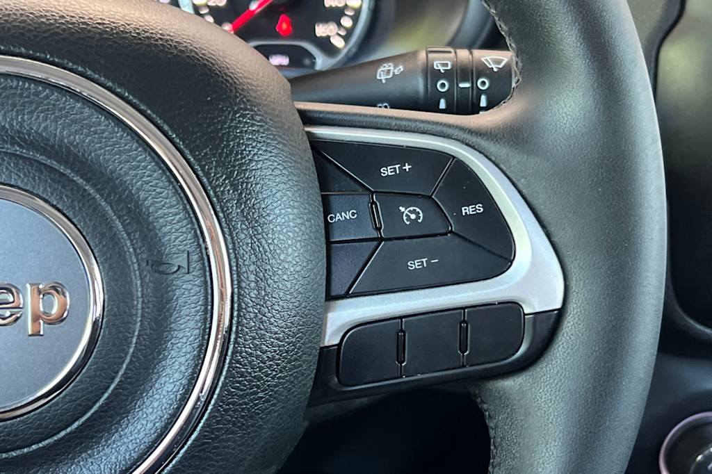 Thumbnail: 2018 Jeep Renegade - 30
