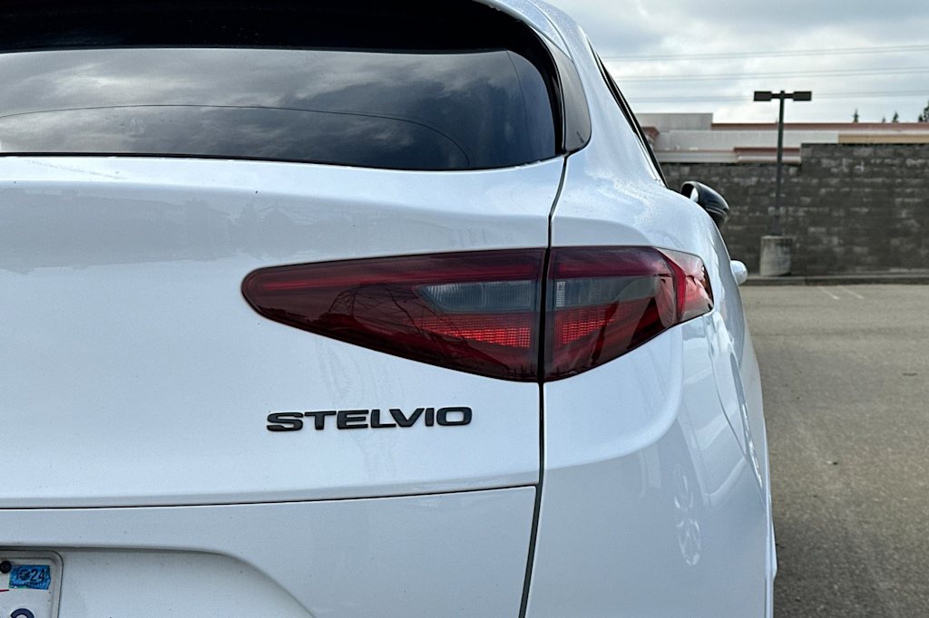 2021 Alfa Romeo Stelvio Ti 19